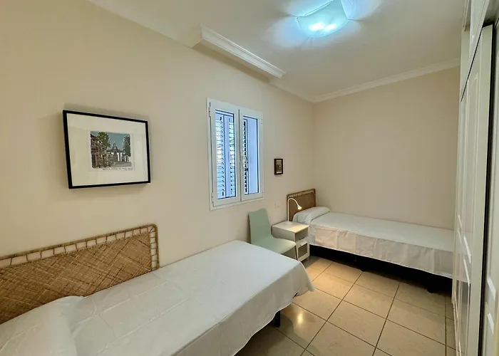 Mesa Y Lopez Apartment *